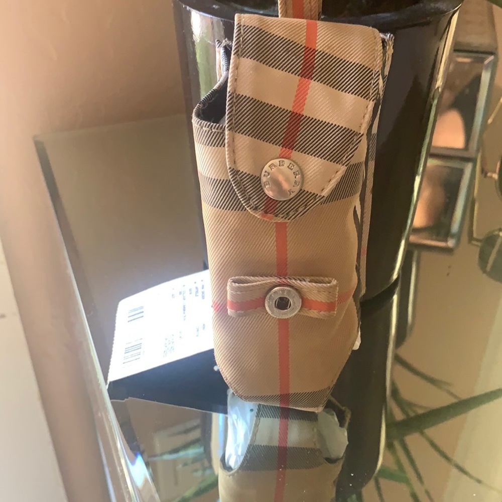 Burberry’s golf ball holder pouch